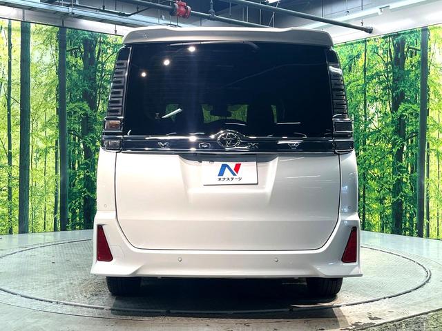 ヴォクシー ＺＳ　煌ＩＩ　禁煙車　両側電動スライドドア　フリップダウンモニター　衝突軽減装置　純正９インチナビ　フルセグ　バックカメラ　ＥＴＣ　Ｂｌｕｅｔｏｏｔｈ再生　ＬＥＤヘッドライト　ＬＥＤフォグ　クルーズコントロール（17枚目）