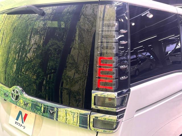 ヴォクシー ＺＳ　煌ＩＩ　禁煙車　両側電動スライドドア　フリップダウンモニター　衝突軽減装置　純正９インチナビ　フルセグ　バックカメラ　ＥＴＣ　Ｂｌｕｅｔｏｏｔｈ再生　ＬＥＤヘッドライト　ＬＥＤフォグ　クルーズコントロール（32枚目）