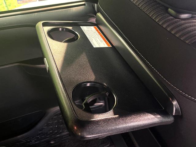 ヴォクシー ＺＳ　煌ＩＩ　禁煙車　両側電動スライドドア　フリップダウンモニター　衝突軽減装置　純正９インチナビ　フルセグ　バックカメラ　ＥＴＣ　Ｂｌｕｅｔｏｏｔｈ再生　ＬＥＤヘッドライト　ＬＥＤフォグ　クルーズコントロール（53枚目）