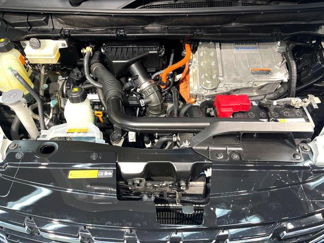 セレナ ｅ－パワー　ハイウェイスターＶ　純正１０型ナビ　プロパイロット　禁煙車　両側電動ドア　全周囲カメラ　衝突被害軽減システム　Ｂｌｕｅｔｏｏｔｈ　フルセグ　ドラレコ　コーナーセンサー　スマートキー　ＬＥＤヘッド　ビルトインＥＴＣ（19枚目）
