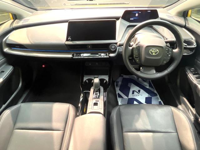 プリウス Ｚ　禁煙車　パノラマルーフ　セーフティセンス　レーダークルーズ　純正１２．３型ディスプレイ　全周囲カメラ　合皮シート　シートエアコン　パワーシート　電動バックドア　ＥＴＣ　純正１９インチＡＷ　スマートキー（2枚目）