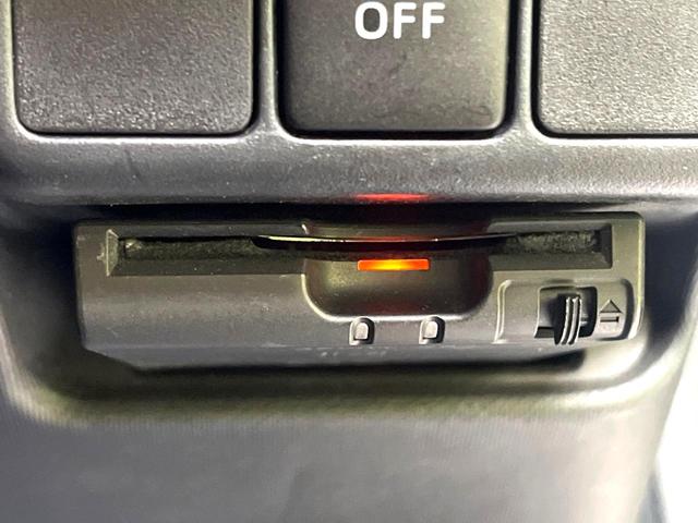 アクア Ｓ　禁煙車　純正ＳＤナビ　バックカメラ　ドラレコ　スマートキー　ＥＴＣ　オートライト　オートエアコン　Ｂｌｕｅｔｏｏｔｈ　ＣＤ　ＤＶＤ再生　フルセグ　バニティミラー　プライバシーガラス（5枚目）