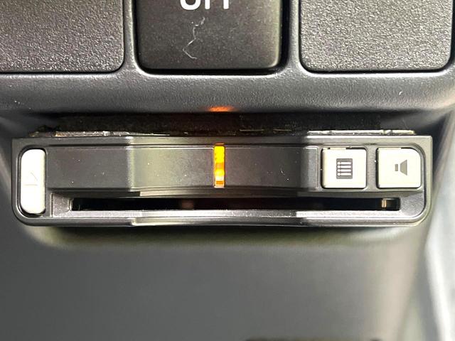 アクア Ｓ　禁煙車　純正ナビ　バックカメラ　ＥＴＣ　Ｂｌｕｅｔｏｏｔｈ　スマートキー　オートライト　オートエアコン　ＣＤ／ＤＶＤ再生　地デジ　盗難防止装置　プライバシーガラス　ヘッドライトレベライザー（5枚目）