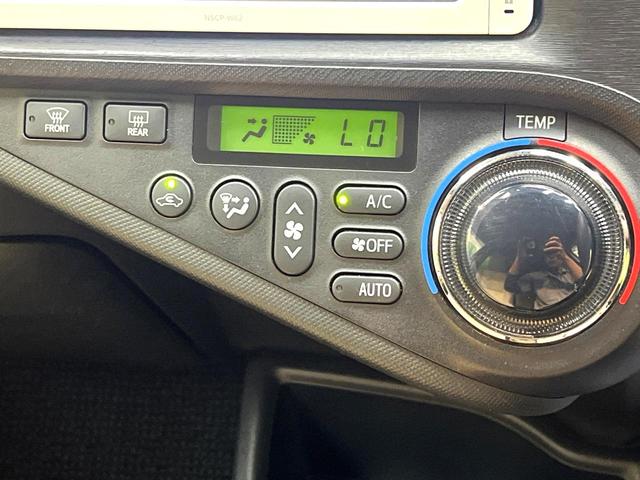 アクア Ｓ　禁煙車　純正ナビ　バックカメラ　ＥＴＣ　Ｂｌｕｅｔｏｏｔｈ　スマートキー　オートライト　オートエアコン　ＣＤ／ＤＶＤ再生　地デジ　盗難防止装置　プライバシーガラス　ヘッドライトレベライザー（7枚目）