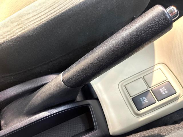 アクア Ｓ　禁煙車　純正ナビ　バックカメラ　ＥＴＣ　Ｂｌｕｅｔｏｏｔｈ　スマートキー　オートライト　オートエアコン　ＣＤ／ＤＶＤ再生　地デジ　盗難防止装置　プライバシーガラス　ヘッドライトレベライザー（43枚目）