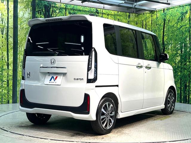 Ｎ－ＢＯＸカスタム ベースグレード　届出済未使用車　両側電動ドア　ホンダセンシング　アダプティブクルーズ　パーキングセンサー　スマートキー　ＬＥＤヘッド　オートハイビーム　車線逸脱警報　オートエアコン　純正１４アルミ　誤発進抑制機能（17枚目）