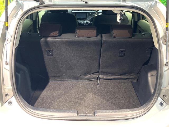 アクア Ｇ　禁煙車　ナビ　バックカメラ　フルセグ　オートライト　スマートキー　電動格納ミラー　ＣＤ　ＤＶＤ　オートエアコン　ドアバイザー（9枚目）
