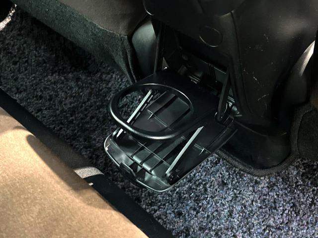 アクア Ｇ　禁煙車　ナビ　バックカメラ　フルセグ　オートライト　スマートキー　電動格納ミラー　ＣＤ　ＤＶＤ　オートエアコン　ドアバイザー（40枚目）