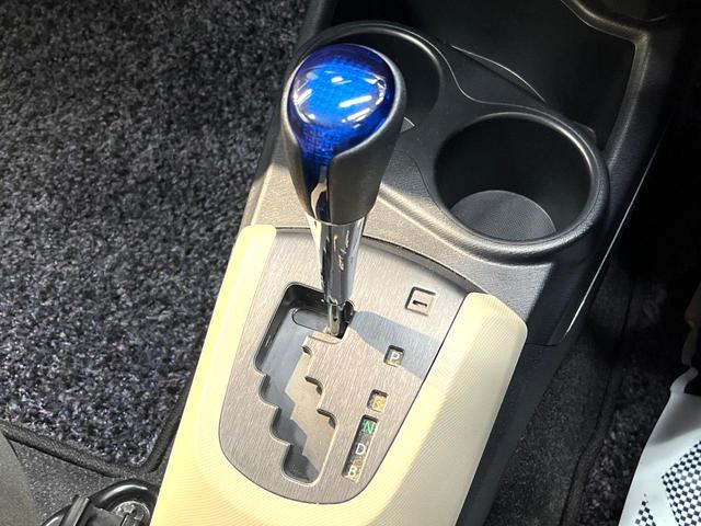 アクア Ｇ　禁煙車　ナビ　バックカメラ　フルセグ　オートライト　スマートキー　電動格納ミラー　ＣＤ　ＤＶＤ　オートエアコン　ドアバイザー（47枚目）