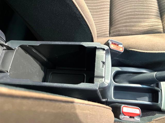 アクア Ｇ　禁煙車　ナビ　バックカメラ　フルセグ　オートライト　スマートキー　電動格納ミラー　ＣＤ　ＤＶＤ　オートエアコン　ドアバイザー（50枚目）