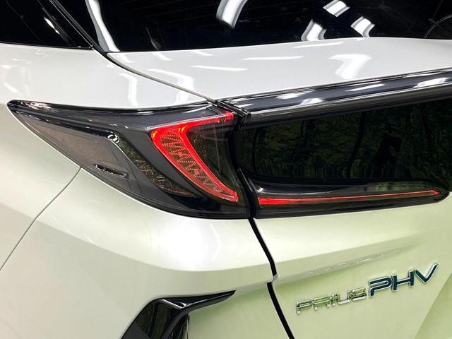 プリウスＰＨＶ Ｓ　ＧＲスポーツ　禁煙車　純正９型ナビ　トヨタセーフティセンス　レーダークルーズ　ドラレコ　バックカメラ　コーナーセンサー　シートヒーター　スマートキー　ＬＥＤヘッド　ＥＴＣ　オートハイビーム　車線逸脱警報（40枚目）