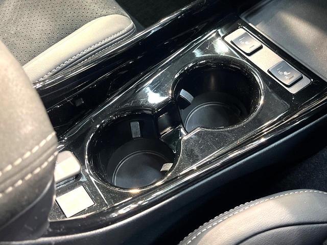 プリウスＰＨＶ Ｓ　ＧＲスポーツ　禁煙車　純正９型ナビ　トヨタセーフティセンス　レーダークルーズ　ドラレコ　バックカメラ　コーナーセンサー　シートヒーター　スマートキー　ＬＥＤヘッド　ＥＴＣ　オートハイビーム　車線逸脱警報（57枚目）