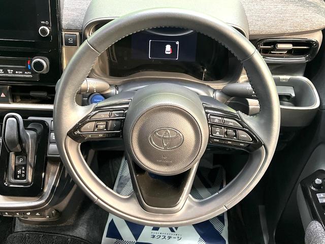 シエンタ ハイブリッドＺ　禁煙車　両側電動ドア　８インチディスプレイオーディオ　全周囲カメラ　衝突軽減装置　１００Ｖ電源　レーダークルーズ　ブラインドスポットモニター　ＥＴＣ２．０　オートハイビーム　車線逸脱警報　オートライト（12枚目）