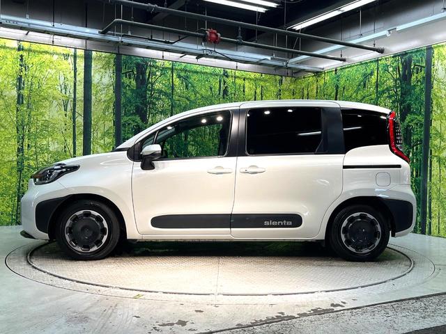 シエンタ ハイブリッドＺ　禁煙車　両側電動ドア　８インチディスプレイオーディオ　全周囲カメラ　衝突軽減装置　１００Ｖ電源　レーダークルーズ　ブラインドスポットモニター　ＥＴＣ２．０　オートハイビーム　車線逸脱警報　オートライト（26枚目）