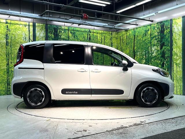 シエンタ ハイブリッドＺ　禁煙車　両側電動ドア　８インチディスプレイオーディオ　全周囲カメラ　衝突軽減装置　１００Ｖ電源　レーダークルーズ　ブラインドスポットモニター　ＥＴＣ２．０　オートハイビーム　車線逸脱警報　オートライト（27枚目）