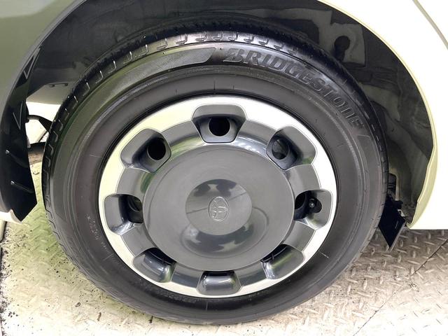 シエンタ ハイブリッドＺ　禁煙車　両側電動ドア　８インチディスプレイオーディオ　全周囲カメラ　衝突軽減装置　１００Ｖ電源　レーダークルーズ　ブラインドスポットモニター　ＥＴＣ２．０　オートハイビーム　車線逸脱警報　オートライト（31枚目）