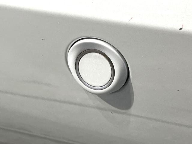 シエンタ ハイブリッドＺ　禁煙車　両側電動ドア　８インチディスプレイオーディオ　全周囲カメラ　衝突軽減装置　１００Ｖ電源　レーダークルーズ　ブラインドスポットモニター　ＥＴＣ２．０　オートハイビーム　車線逸脱警報　オートライト（37枚目）