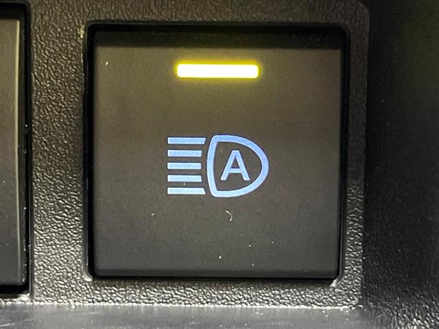 シエンタ ハイブリッドＺ　禁煙車　両側電動ドア　８インチディスプレイオーディオ　全周囲カメラ　衝突軽減装置　１００Ｖ電源　レーダークルーズ　ブラインドスポットモニター　ＥＴＣ２．０　オートハイビーム　車線逸脱警報　オートライト（49枚目）