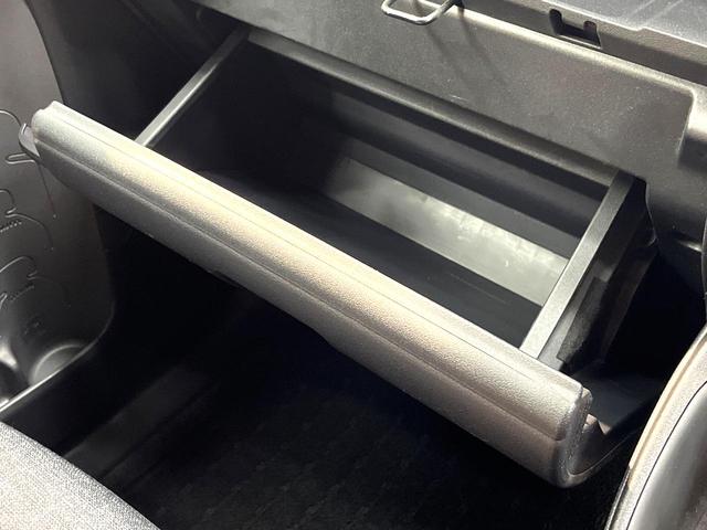 シエンタ ハイブリッドＺ　禁煙車　両側電動ドア　８インチディスプレイオーディオ　全周囲カメラ　衝突軽減装置　１００Ｖ電源　レーダークルーズ　ブラインドスポットモニター　ＥＴＣ２．０　オートハイビーム　車線逸脱警報　オートライト（69枚目）