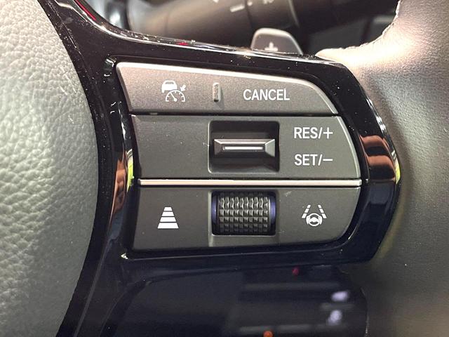 ステップワゴン ｅ：ＨＥＶスパーダ　プレミアムライン　禁煙車　両側電動ドア　後席モニター　全周囲カメラ　衝突被害軽減システム　レーダークルーズ　　電動リアゲート　ハーフレザーシート　ドラレコ　コーナーセンサー　スマートキー　ＬＥＤヘッド　ビルトインＥＴＣ（7枚目）