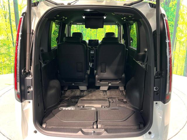 ステップワゴン ｅ：ＨＥＶスパーダ　プレミアムライン　禁煙車　両側電動ドア　後席モニター　全周囲カメラ　衝突被害軽減システム　レーダークルーズ　　電動リアゲート　ハーフレザーシート　ドラレコ　コーナーセンサー　スマートキー　ＬＥＤヘッド　ビルトインＥＴＣ（11枚目）