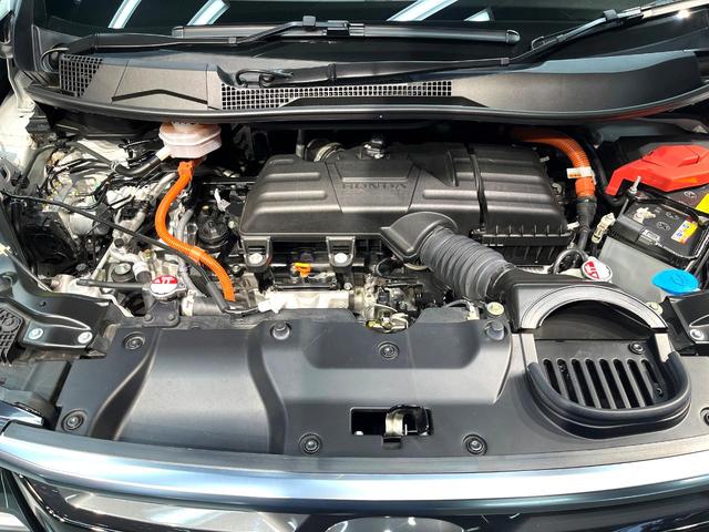 ステップワゴン ｅ：ＨＥＶスパーダ　プレミアムライン　禁煙車　両側電動ドア　後席モニター　全周囲カメラ　衝突被害軽減システム　レーダークルーズ　　電動リアゲート　ハーフレザーシート　ドラレコ　コーナーセンサー　スマートキー　ＬＥＤヘッド　ビルトインＥＴＣ（19枚目）