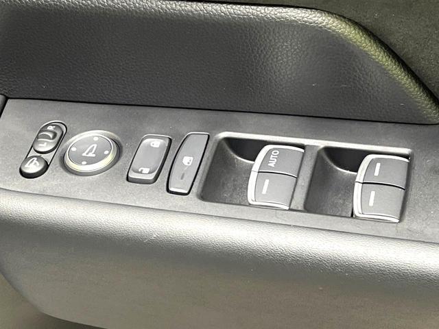 ステップワゴン ｅ：ＨＥＶスパーダ　プレミアムライン　禁煙車　両側電動ドア　後席モニター　全周囲カメラ　衝突被害軽減システム　レーダークルーズ　　電動リアゲート　ハーフレザーシート　ドラレコ　コーナーセンサー　スマートキー　ＬＥＤヘッド　ビルトインＥＴＣ（45枚目）