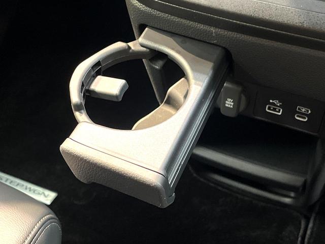 ステップワゴン ｅ：ＨＥＶスパーダ　プレミアムライン　禁煙車　両側電動ドア　後席モニター　全周囲カメラ　衝突被害軽減システム　レーダークルーズ　　電動リアゲート　ハーフレザーシート　ドラレコ　コーナーセンサー　スマートキー　ＬＥＤヘッド　ビルトインＥＴＣ（71枚目）