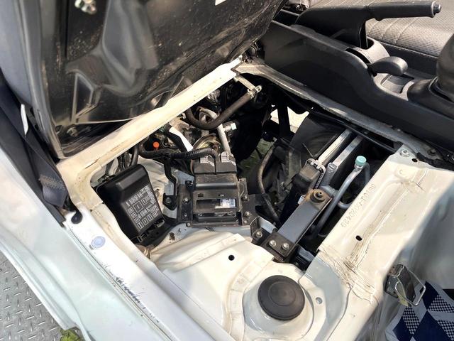 サンバートラック TB 4WD MT車 禁煙車 ドアバイザー 横滑り防止装置 衝突安全ボディ エアコン パワーステアリング 車検2年付き(17枚目)