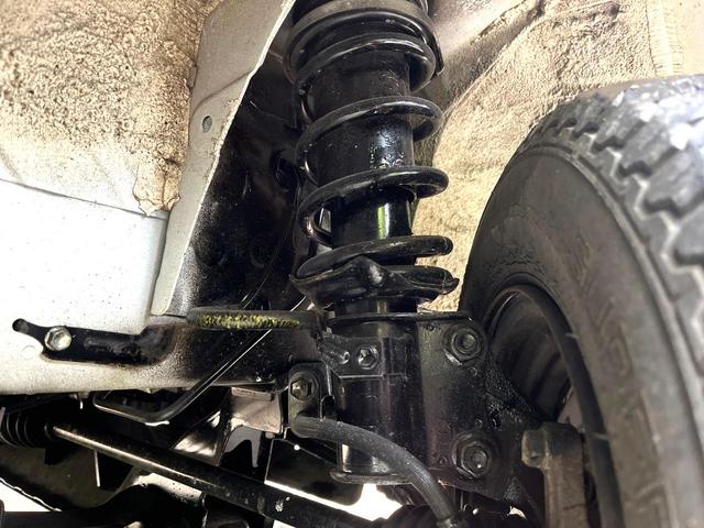 サンバートラック TB 4WD MT車 禁煙車 ドアバイザー 横滑り防止装置 衝突安全ボディ エアコン パワーステアリング 車検2年付き(22枚目)