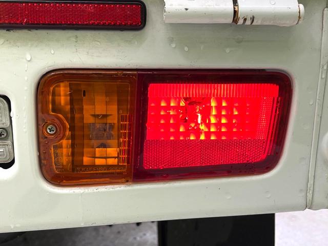 サンバートラック TB 4WD MT車 禁煙車 ドアバイザー 横滑り防止装置 衝突安全ボディ エアコン パワーステアリング 車検2年付き(33枚目)