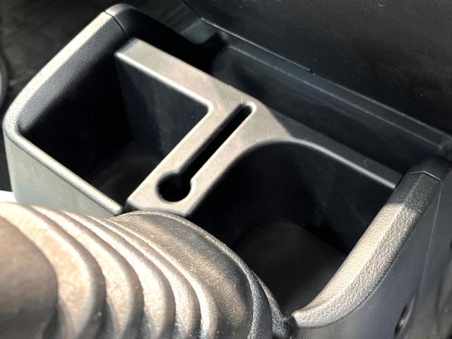 サンバートラック TB 4WD MT車 禁煙車 ドアバイザー 横滑り防止装置 衝突安全ボディ エアコン パワーステアリング 車検2年付き(45枚目)