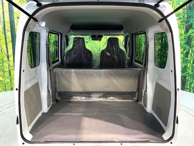 エブリイ ＰＡリミテッド　禁煙車　衝突被害軽減システム　コーナーセンサー　オートハイビーム　車線逸脱警報　オートライト　アイドリングストップ　キーレス　プライバシーガラス　盗難防止装置（28枚目）