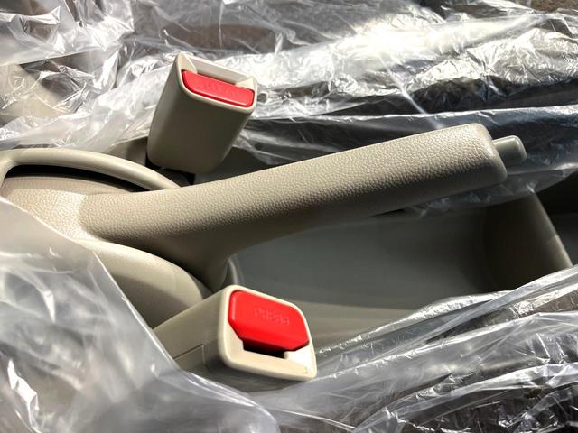 エブリイ ＰＡリミテッド　禁煙車　衝突被害軽減システム　コーナーセンサー　オートハイビーム　車線逸脱警報　オートライト　アイドリングストップ　キーレス　プライバシーガラス　盗難防止装置（51枚目）