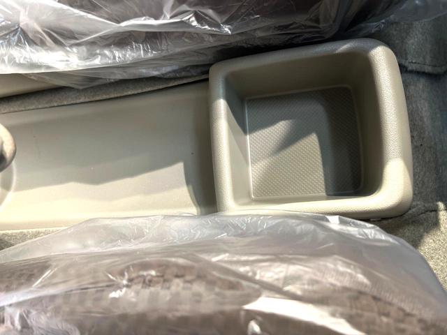 エブリイ ＰＡリミテッド　禁煙車　衝突被害軽減システム　コーナーセンサー　オートハイビーム　車線逸脱警報　オートライト　アイドリングストップ　キーレス　プライバシーガラス　盗難防止装置（52枚目）