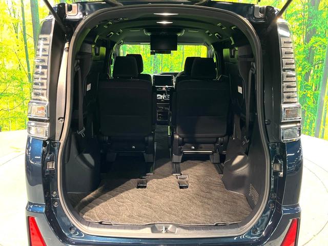 ヴォクシー ＺＳ　煌　禁煙車　後席モニター　ＢＩＧ－Ｘ１１型ナビ　衝突軽減装置　両側電動スライドドア　バックカメラ　ＥＴＣ　ドラレコ　Ｂｌｕｅｔｏｏｔｈ　フルセグ　プライバシーガラス　オートマチックハイビーム（11枚目）