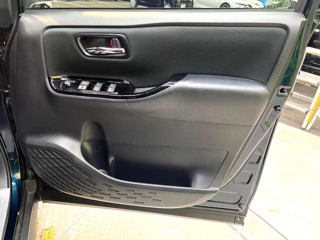 ヴォクシー ＺＳ　煌　禁煙車　後席モニター　ＢＩＧ－Ｘ１１型ナビ　衝突軽減装置　両側電動スライドドア　バックカメラ　ＥＴＣ　ドラレコ　Ｂｌｕｅｔｏｏｔｈ　フルセグ　プライバシーガラス　オートマチックハイビーム（35枚目）