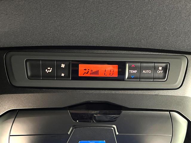 ヴォクシー ＺＳ　煌　禁煙車　後席モニター　ＢＩＧ－Ｘ１１型ナビ　衝突軽減装置　両側電動スライドドア　バックカメラ　ＥＴＣ　ドラレコ　Ｂｌｕｅｔｏｏｔｈ　フルセグ　プライバシーガラス　オートマチックハイビーム（45枚目）