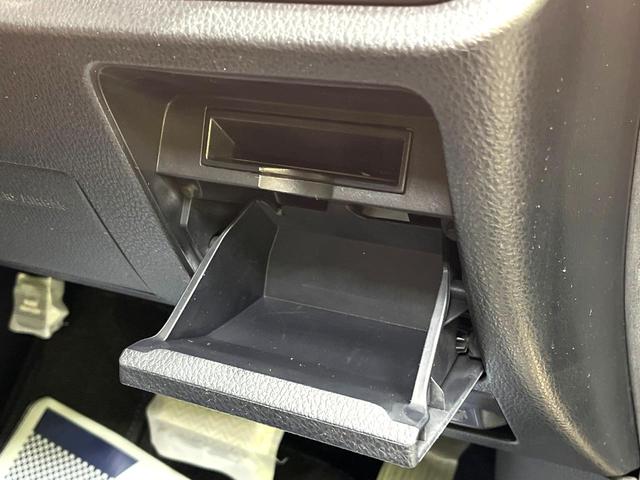 ヴォクシー ＺＳ　煌　禁煙車　後席モニター　ＢＩＧ－Ｘ１１型ナビ　衝突軽減装置　両側電動スライドドア　バックカメラ　ＥＴＣ　ドラレコ　Ｂｌｕｅｔｏｏｔｈ　フルセグ　プライバシーガラス　オートマチックハイビーム（46枚目）