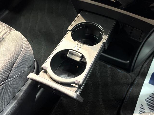 ヴォクシー ＺＳ　煌　禁煙車　後席モニター　ＢＩＧ－Ｘ１１型ナビ　衝突軽減装置　両側電動スライドドア　バックカメラ　ＥＴＣ　ドラレコ　Ｂｌｕｅｔｏｏｔｈ　フルセグ　プライバシーガラス　オートマチックハイビーム（60枚目）