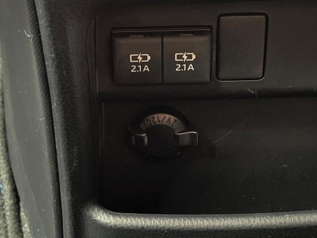 ヴォクシー ＺＳ　煌　禁煙車　後席モニター　ＢＩＧ－Ｘ１１型ナビ　衝突軽減装置　両側電動スライドドア　バックカメラ　ＥＴＣ　ドラレコ　Ｂｌｕｅｔｏｏｔｈ　フルセグ　プライバシーガラス　オートマチックハイビーム（61枚目）