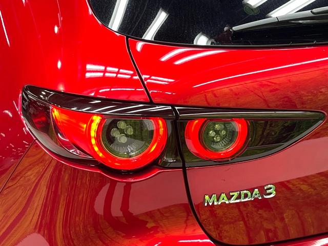 MAZDA3ファストバック 20Sバーガンディ セレクション 禁煙車 10インチSDナビ バックカメラ BOSEサウンド 衝突被害軽減システム レーダークルーズ レザーシート パワーシート コーナーセンサー スマートキー LEDヘッド ビルトインETC(30枚目)