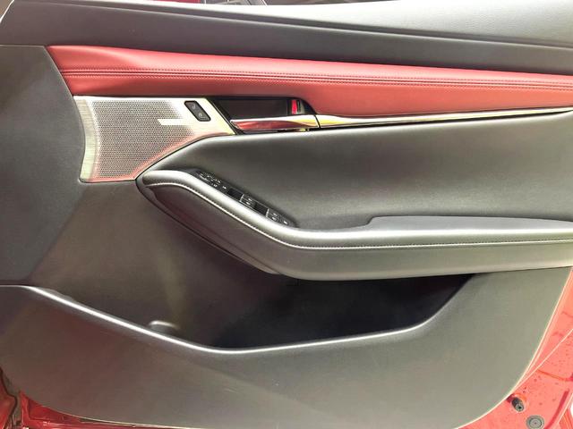 MAZDA3ファストバック 20Sバーガンディ セレクション 禁煙車 10インチSDナビ バックカメラ BOSEサウンド 衝突被害軽減システム レーダークルーズ レザーシート パワーシート コーナーセンサー スマートキー LEDヘッド ビルトインETC(62枚目)