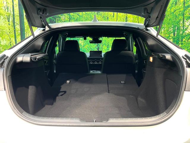 シビック e:HEV 禁煙車 9インチナビ バックカメラ BOSEサウンド 衝突被害軽減システム レーダークルーズ レザーシート ドラレコ コーナーセンサー LEDヘッド ETC2.0 オートハイビーム 車線逸脱警報(10枚目)