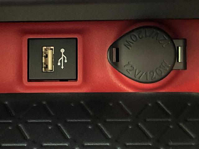 RAV4 アドベンチャー オフロードパッケージII 登録済未使用車 4WD 衝突軽減システム レーダークルーズ ナビ機能付ディスプレイオーディオ バックカメラ フルセグ ブラインドスポットモニター シートベンチレーション パワーシート ETC2.0(33枚目)