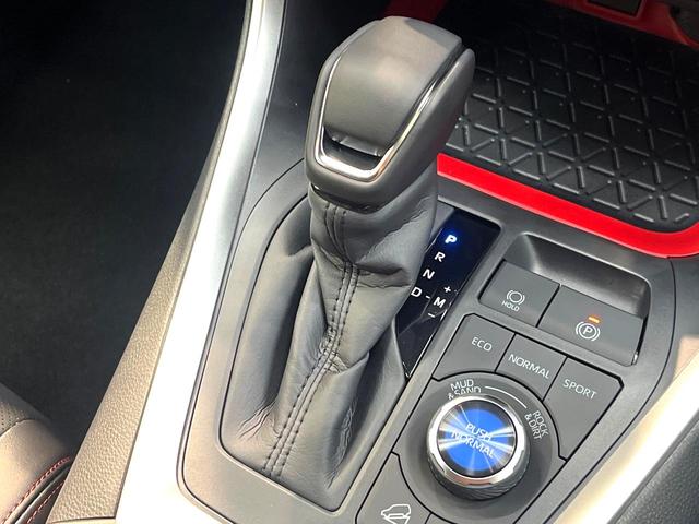 RAV4 アドベンチャー オフロードパッケージII 登録済未使用車 4WD 衝突軽減システム レーダークルーズ ナビ機能付ディスプレイオーディオ バックカメラ フルセグ ブラインドスポットモニター シートベンチレーション パワーシート ETC2.0(42枚目)