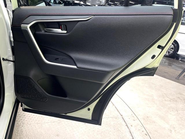 RAV4 アドベンチャー オフロードパッケージII 登録済未使用車 4WD 衝突軽減システム レーダークルーズ ナビ機能付ディスプレイオーディオ バックカメラ フルセグ ブラインドスポットモニター シートベンチレーション パワーシート ETC2.0(64枚目)