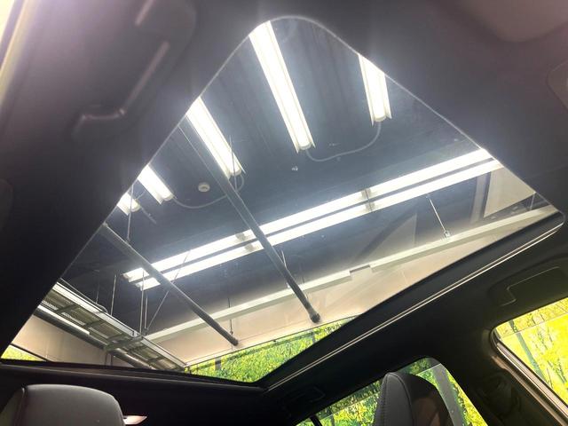 カローラクロス ハイブリッド　Ｚ　禁煙車　サンルーフ　純正１０インチナビ　衝突軽減システム　全周囲カメラ　レーダークルーズ　ハーフレザーシート　パワーシート　シートヒーター　パワーバックドア　フルセグ　ＥＴＣ　Ｂｌｕｅｔｏｏｔｈ再生（3枚目）