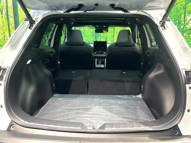カローラクロス ハイブリッド　Ｚ　禁煙車　サンルーフ　純正１０インチナビ　衝突軽減システム　全周囲カメラ　レーダークルーズ　ハーフレザーシート　パワーシート　シートヒーター　パワーバックドア　フルセグ　ＥＴＣ　Ｂｌｕｅｔｏｏｔｈ再生（10枚目）