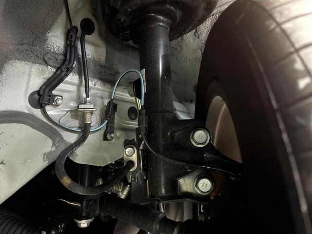 カローラクロス ハイブリッド　Ｚ　禁煙車　サンルーフ　純正１０インチナビ　衝突軽減システム　全周囲カメラ　レーダークルーズ　ハーフレザーシート　パワーシート　シートヒーター　パワーバックドア　フルセグ　ＥＴＣ　Ｂｌｕｅｔｏｏｔｈ再生（20枚目）